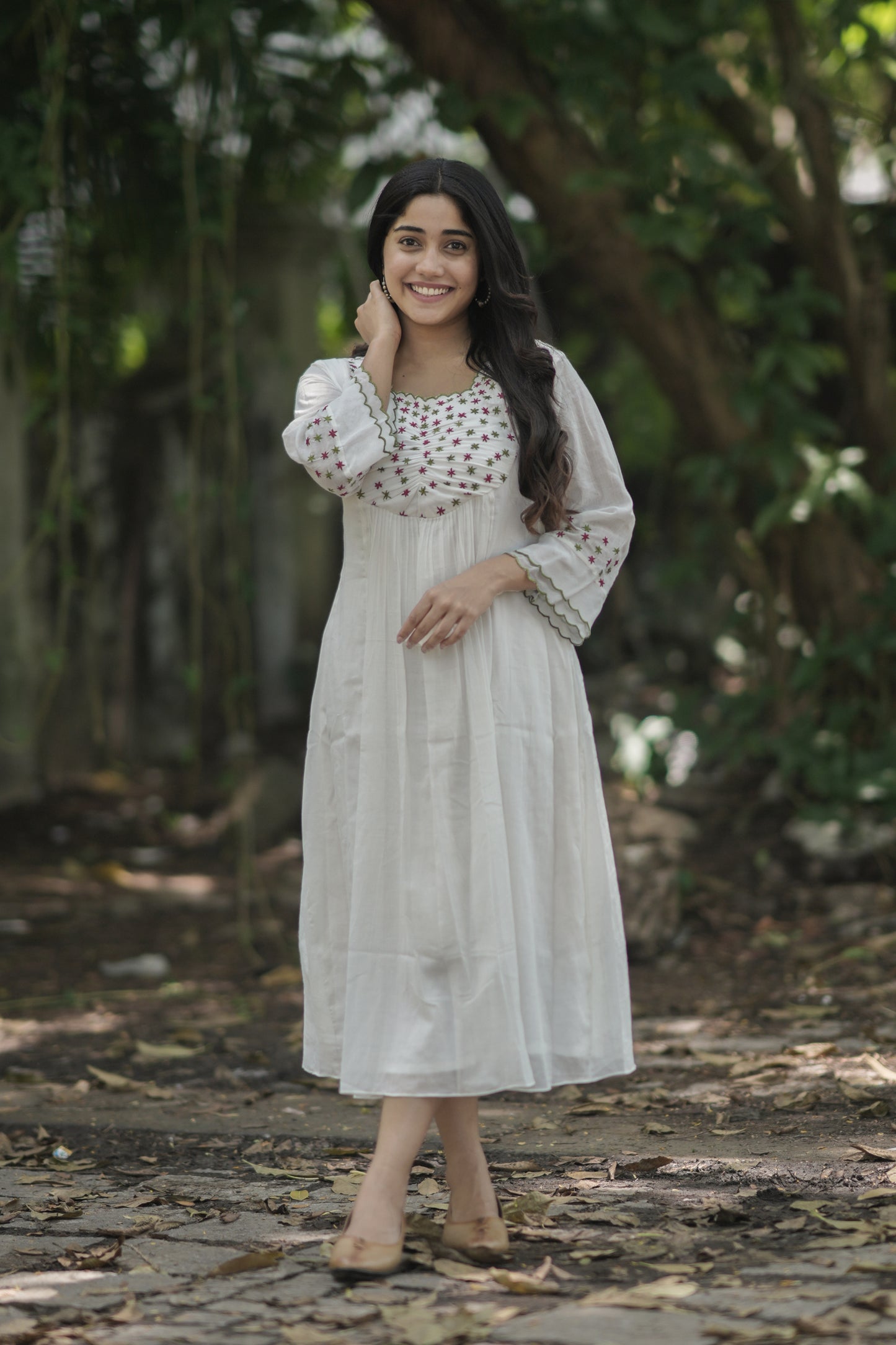 Soft mul cotton kurti with scalloped neckline and sleeves with floral thread embroidered yoke MBS-696