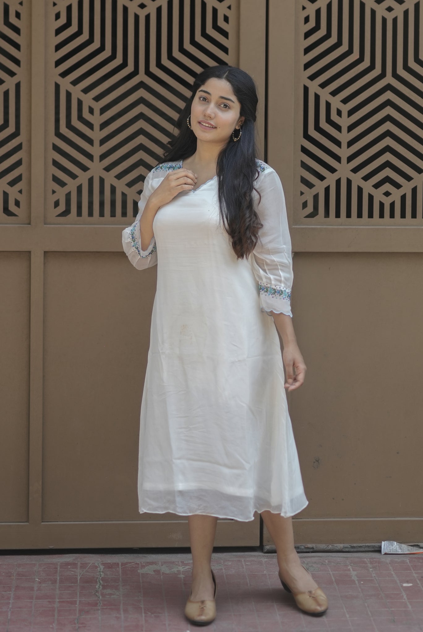 White viscose organza kurti with scalloped neckline and handwork detailings on shoulder and sleeves MBS-705
