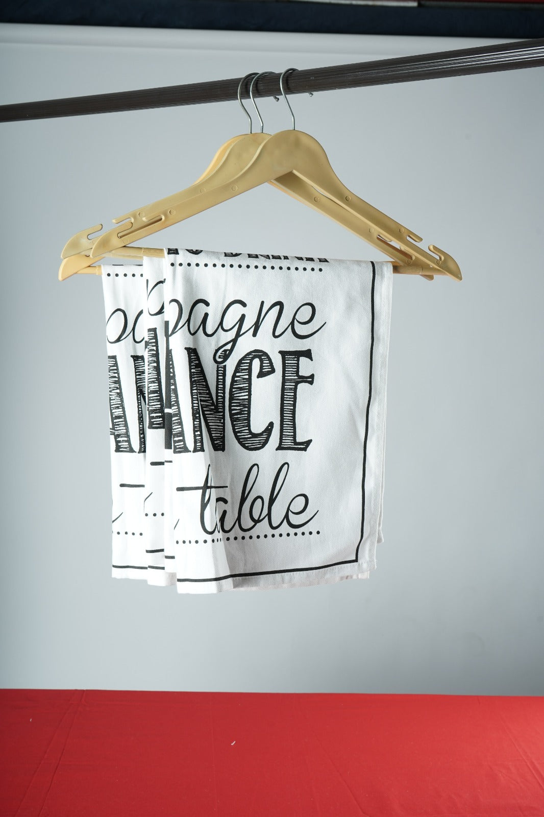 Printed towel in black prints
