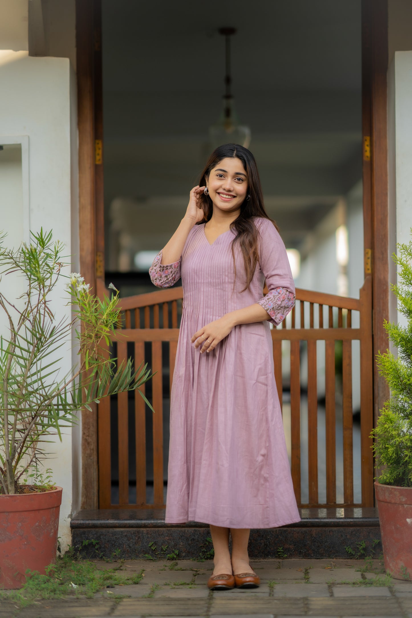 Mauve shaded cotton slub lining kurti with pleated yoke and embroidered sleeves MBS-455