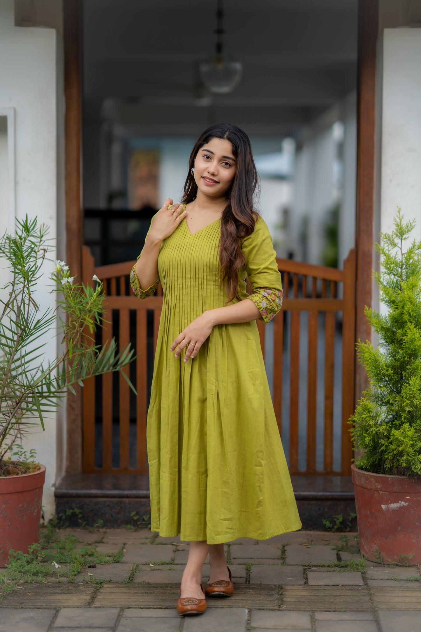 Green shaded cotton slub lining kurti with pleated yoke and embroidered sleeves MBS-457