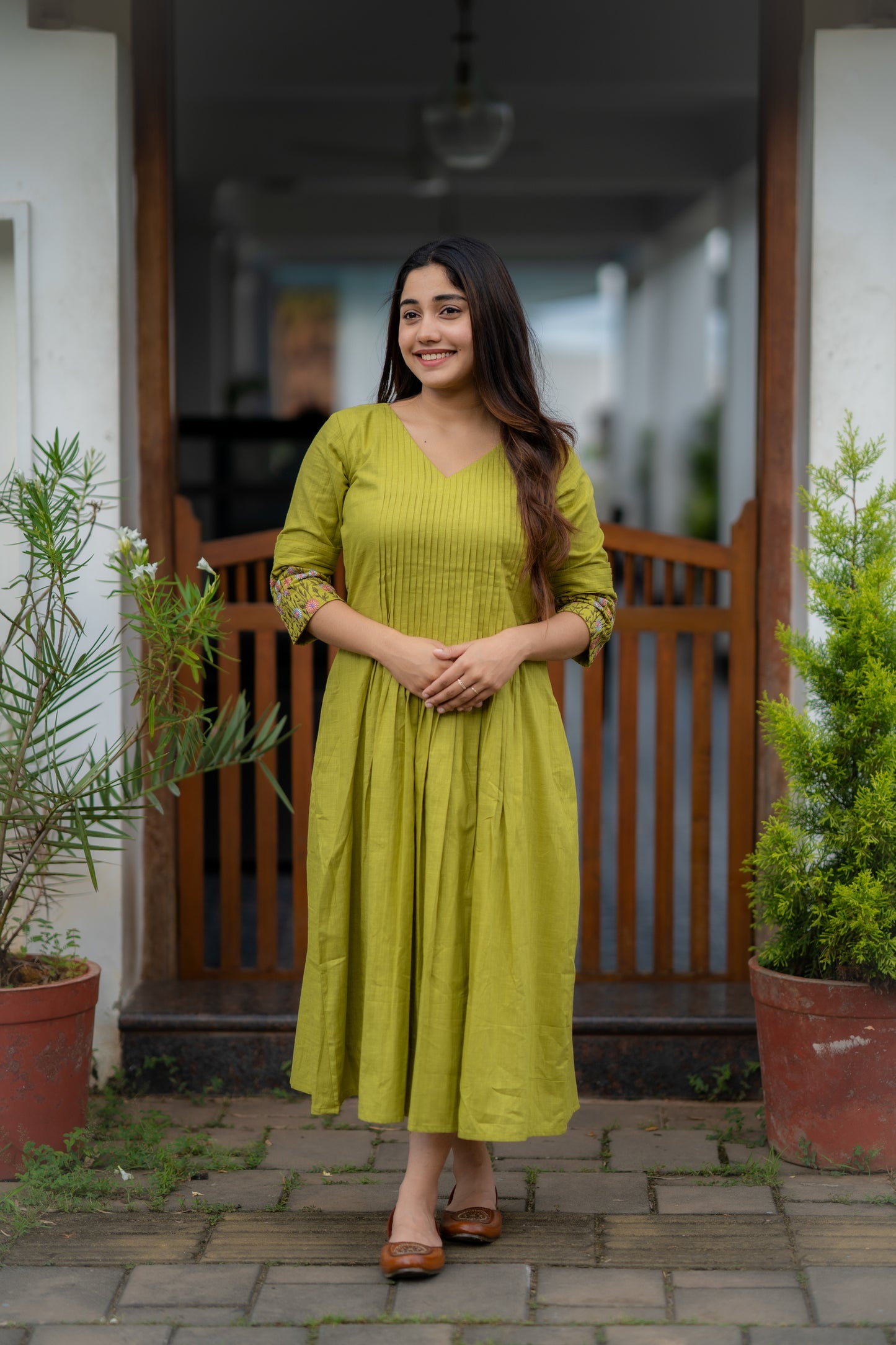 Green shaded cotton slub lining kurti with pleated yoke and embroidered sleeves MBS-457