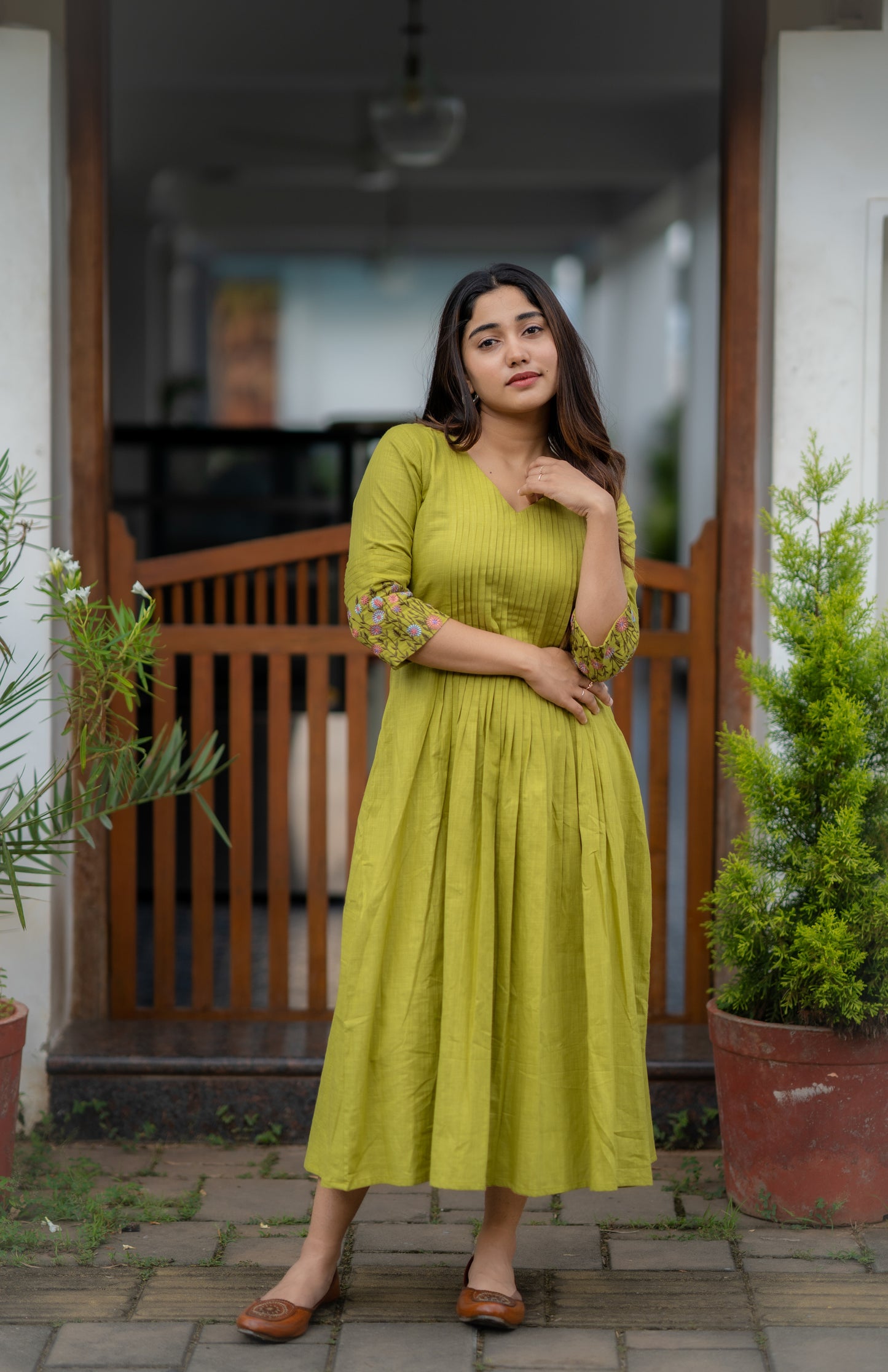 Green shaded cotton slub lining kurti with pleated yoke and embroidered sleeves MBS-457