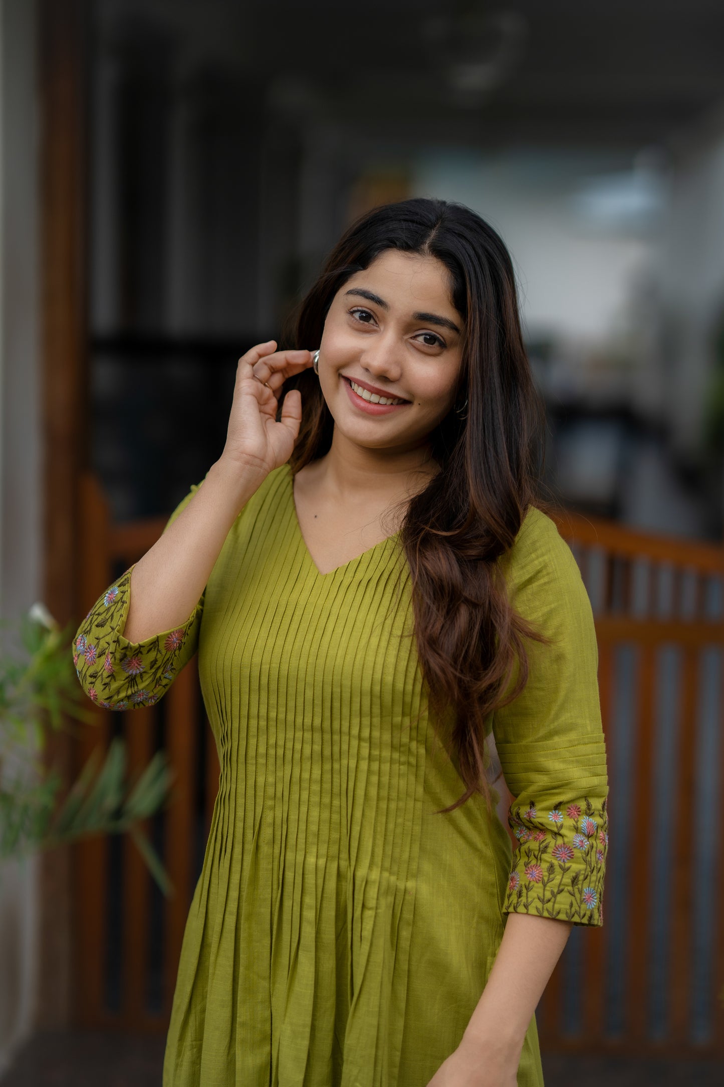 Green shaded cotton slub lining kurti with pleated yoke and embroidered sleeves MBS-457