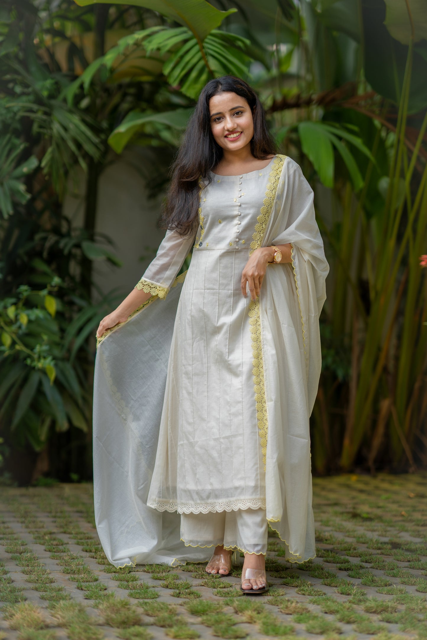 Off white shade thread embroidered mul chanderi 3pc set kurti with scallopped dupatta and bottom MBS-515