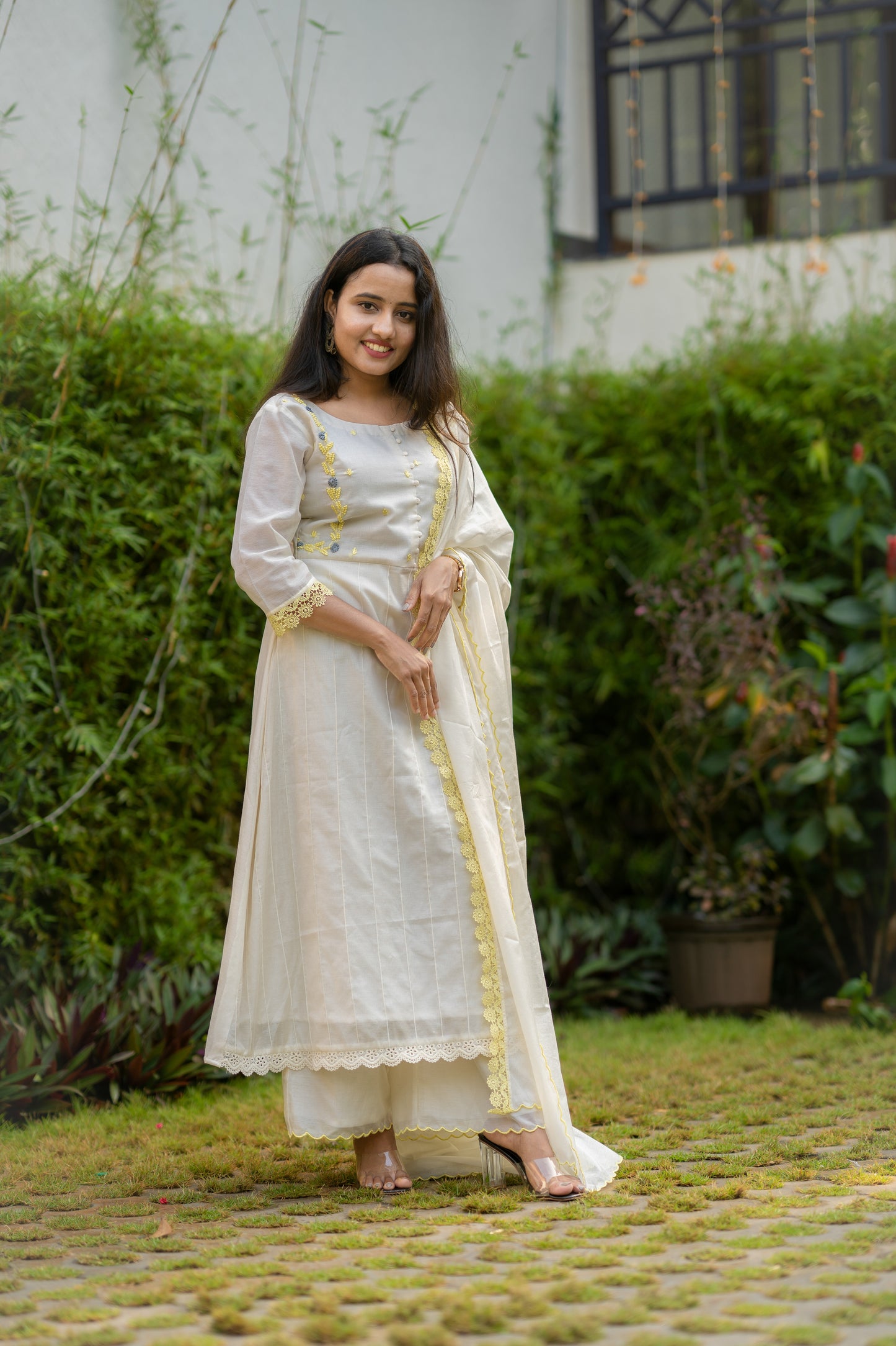 Off white shade thread embroidered mul chanderi 3pc set kurti with scallopped dupatta and bottom MBS-515