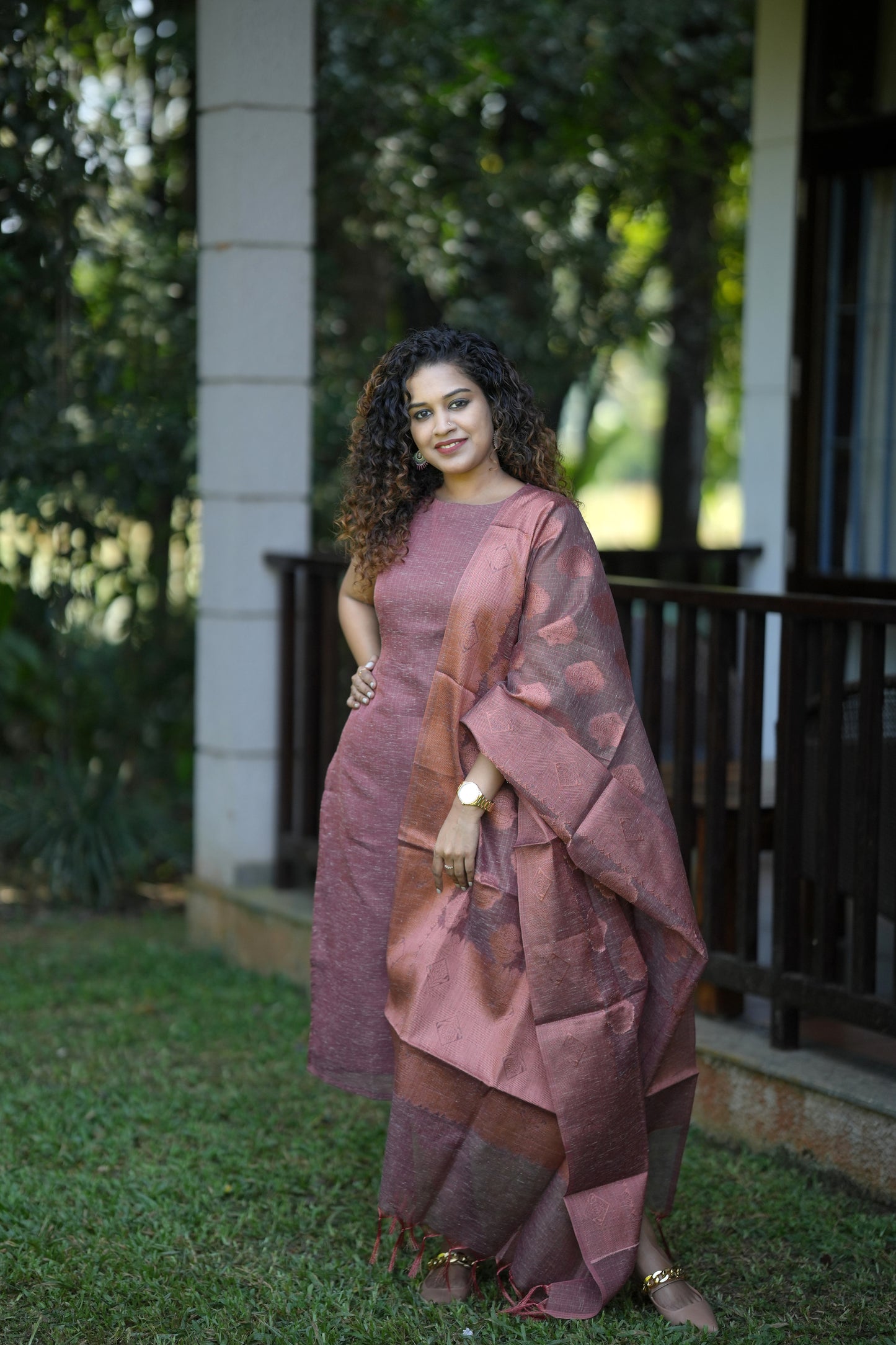 jute mix (weaved with golden zari) sleeveless cotton kurti with brocade dupatta in chocolate shade
