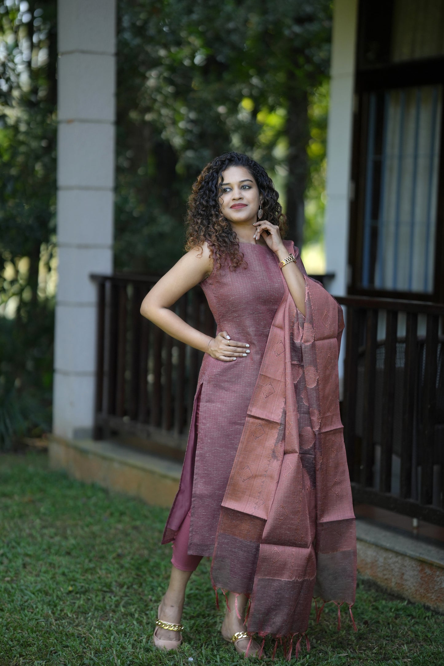 jute mix (weaved with golden zari) sleeveless cotton kurti with brocade dupatta in chocolate shade