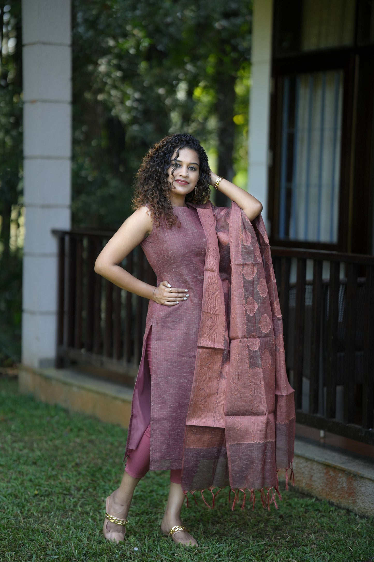 jute mix (weaved with golden zari) sleeveless cotton kurti with brocade dupatta in chocolate shade
