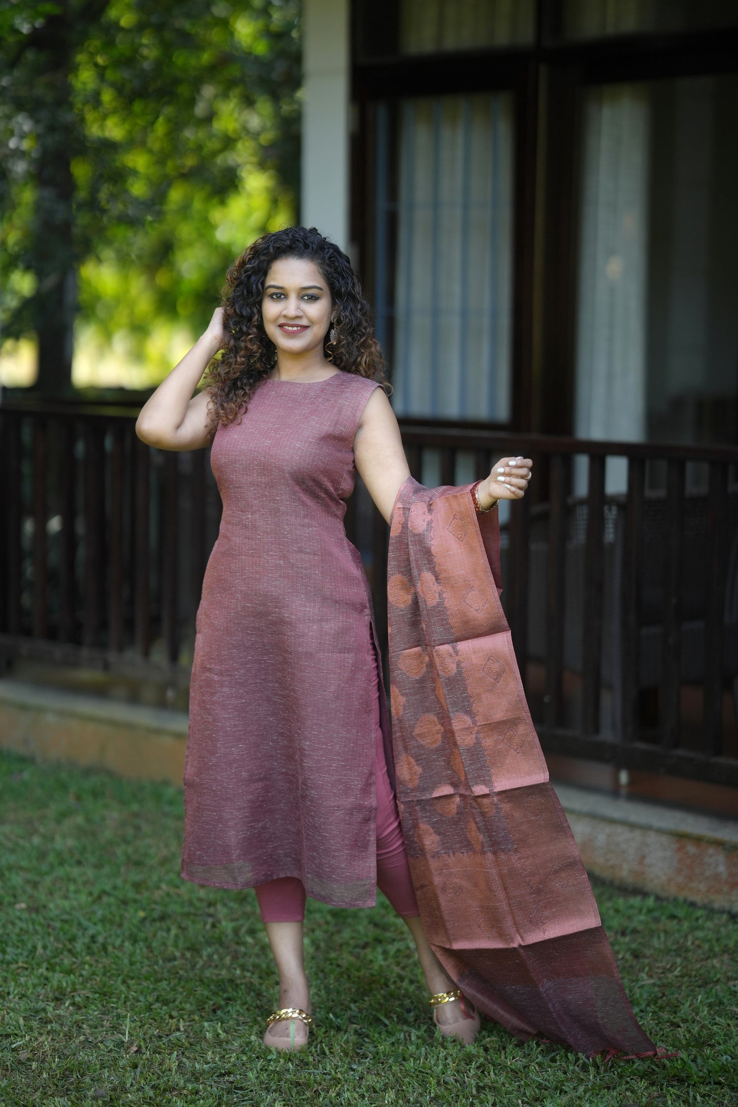jute mix (weaved with golden zari) sleeveless cotton kurti with brocade dupatta in chocolate shade