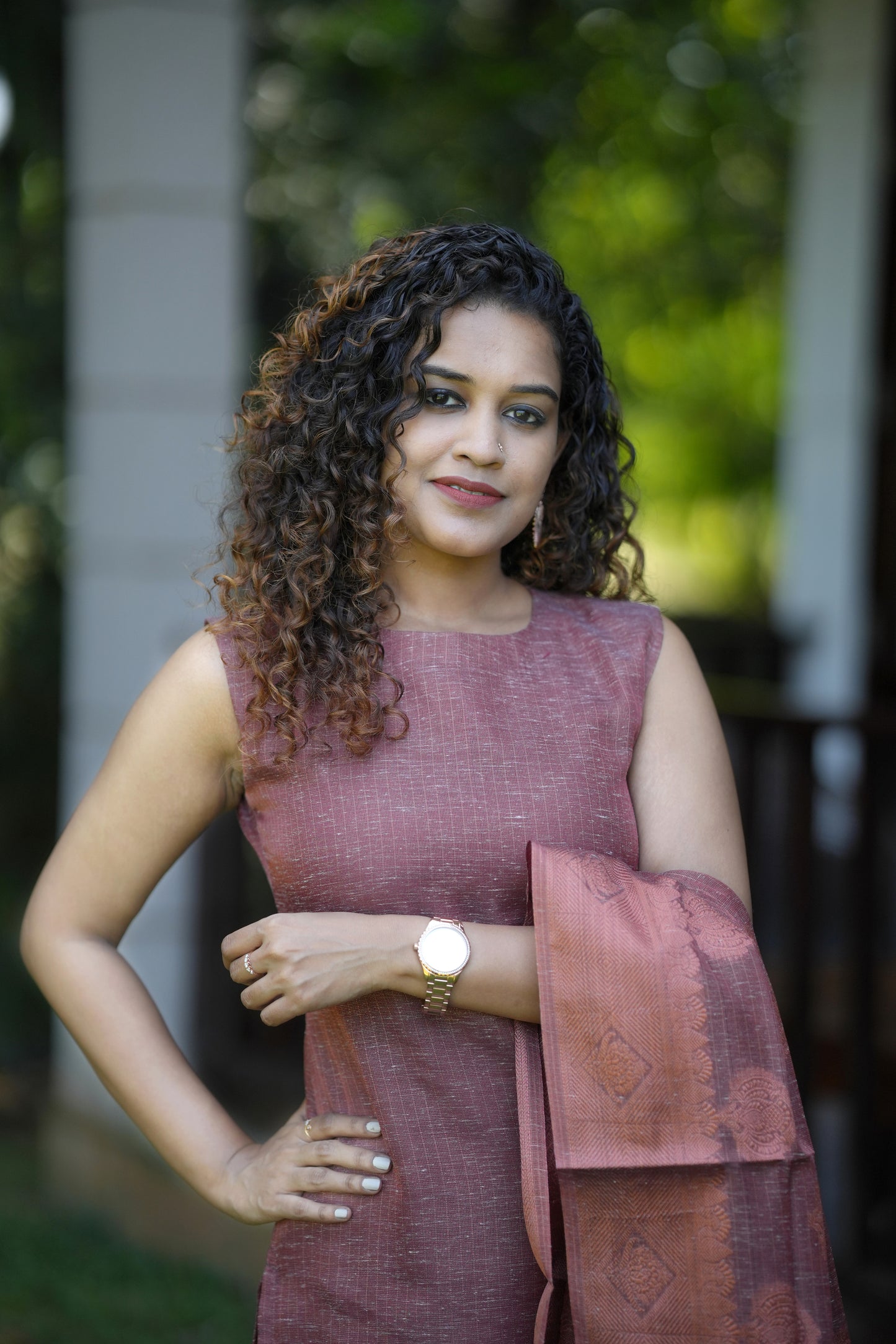 jute mix (weaved with golden zari) sleeveless cotton kurti with brocade dupatta in chocolate shade