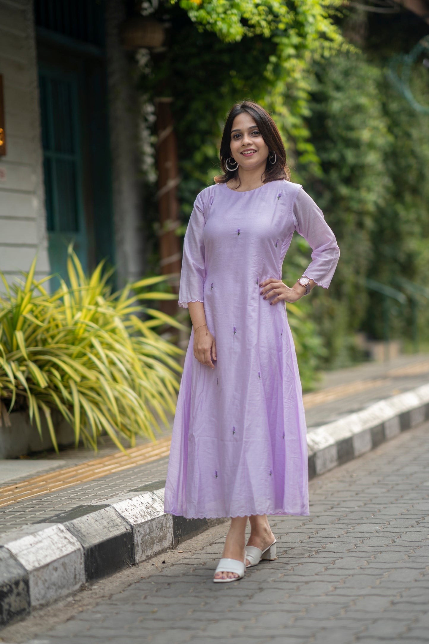 Floral embroidered dola silk Aline kurti with scalloped hemline and sleeve in lavender shade with santoon lining MBS-579