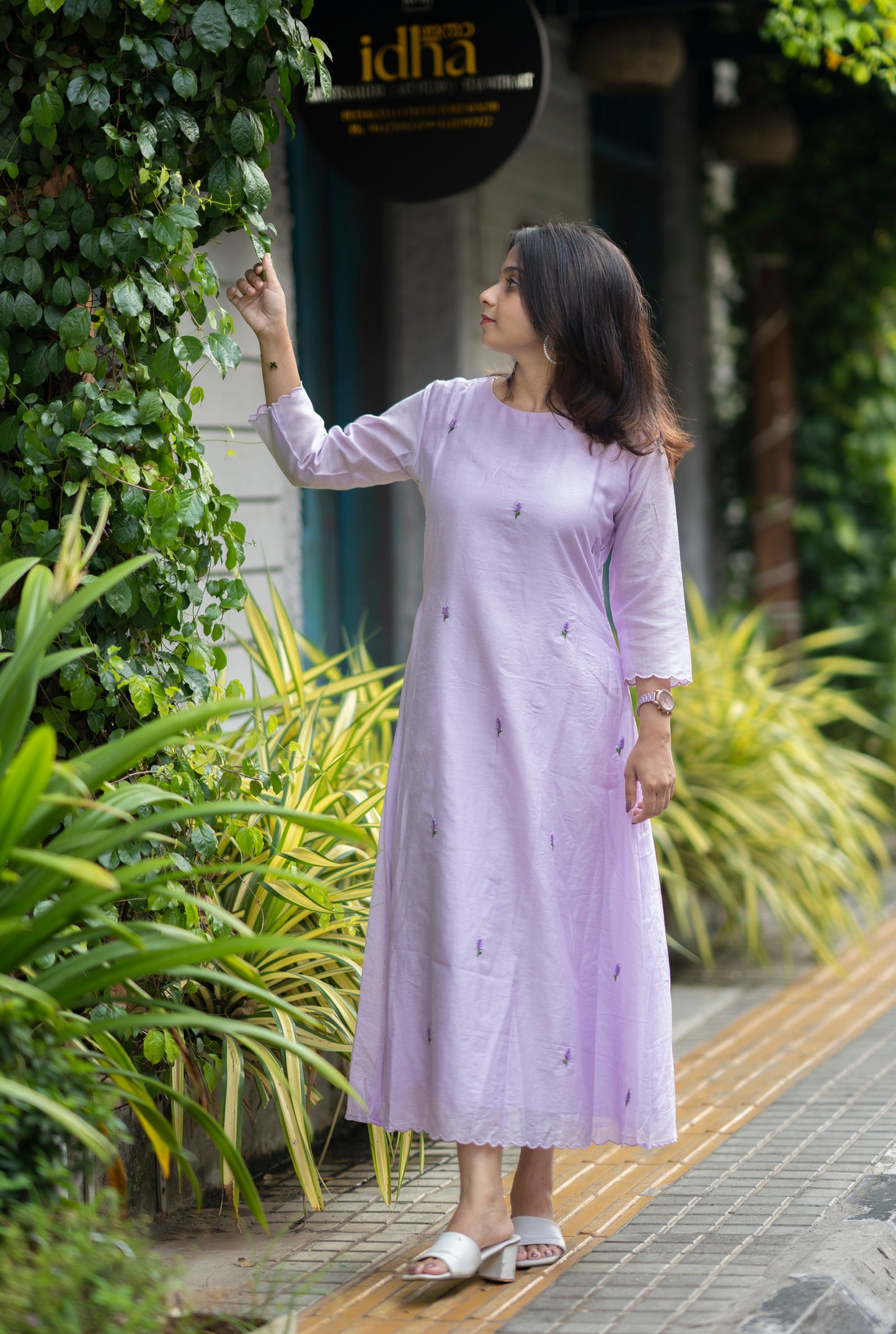 Floral embroidered dola silk Aline kurti with scalloped hemline and sleeve in lavender shade with santoon lining MBS-579