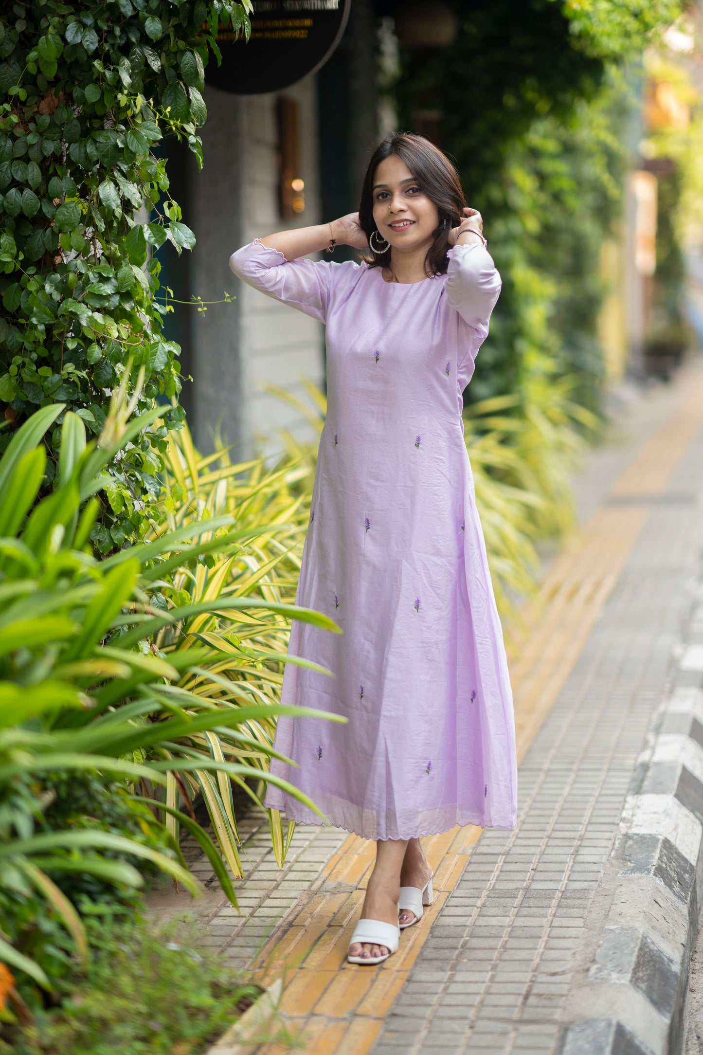 Floral embroidered dola silk Aline kurti with scalloped hemline and sleeve in lavender shade with santoon lining MBS-579