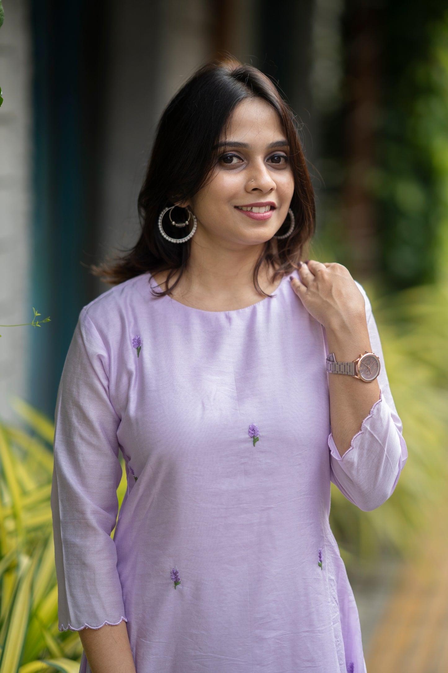 Floral embroidered dola silk Aline kurti with scalloped hemline and sleeve in lavender shade with santoon lining MBS-579
