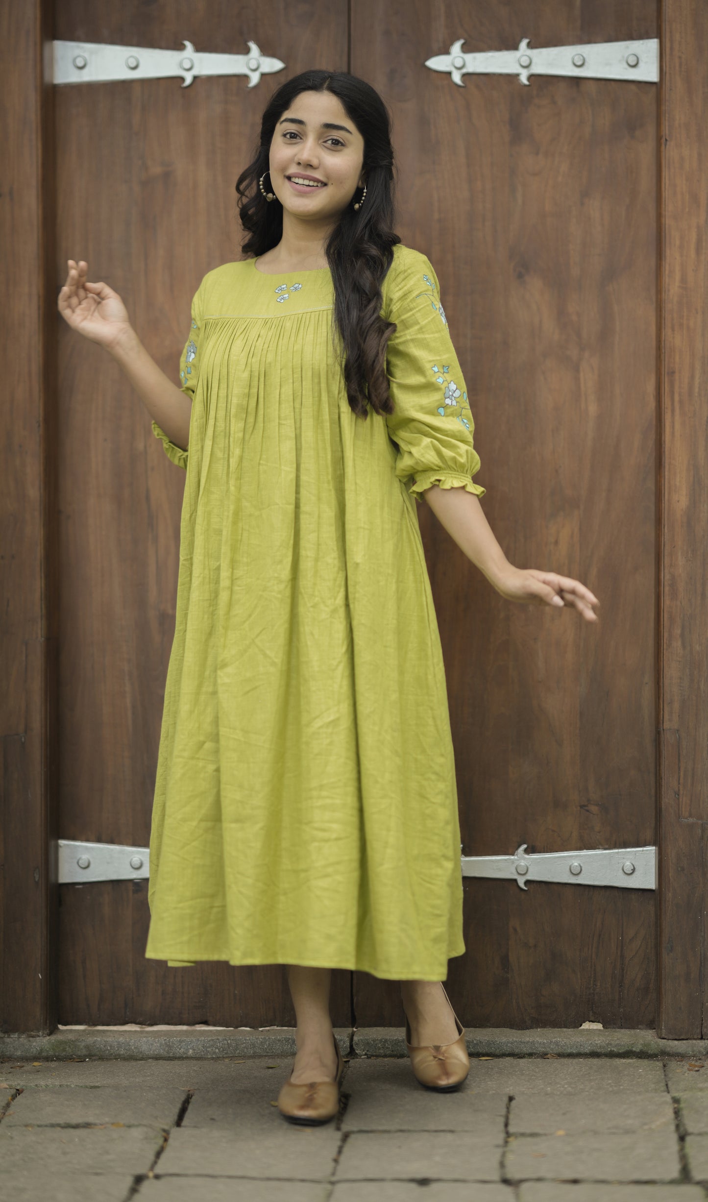 Sheen green cotton flex kurti with floral embroidery detailings MBS-716