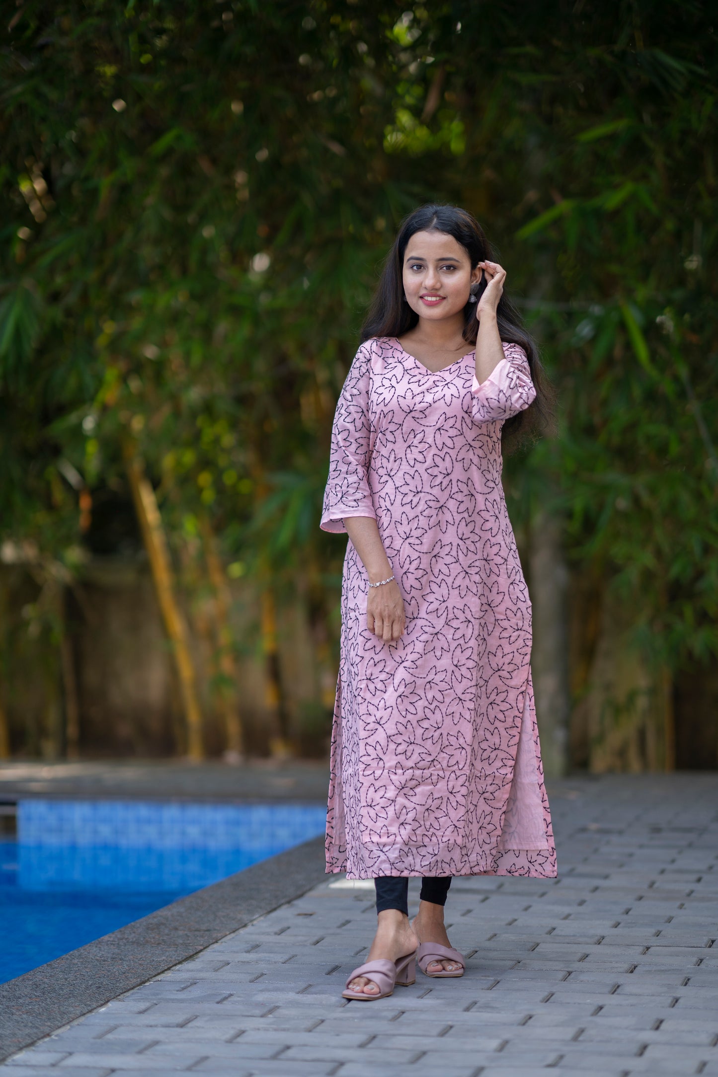 Pink mul cotton kurti with all over thread embroidery MBS-507