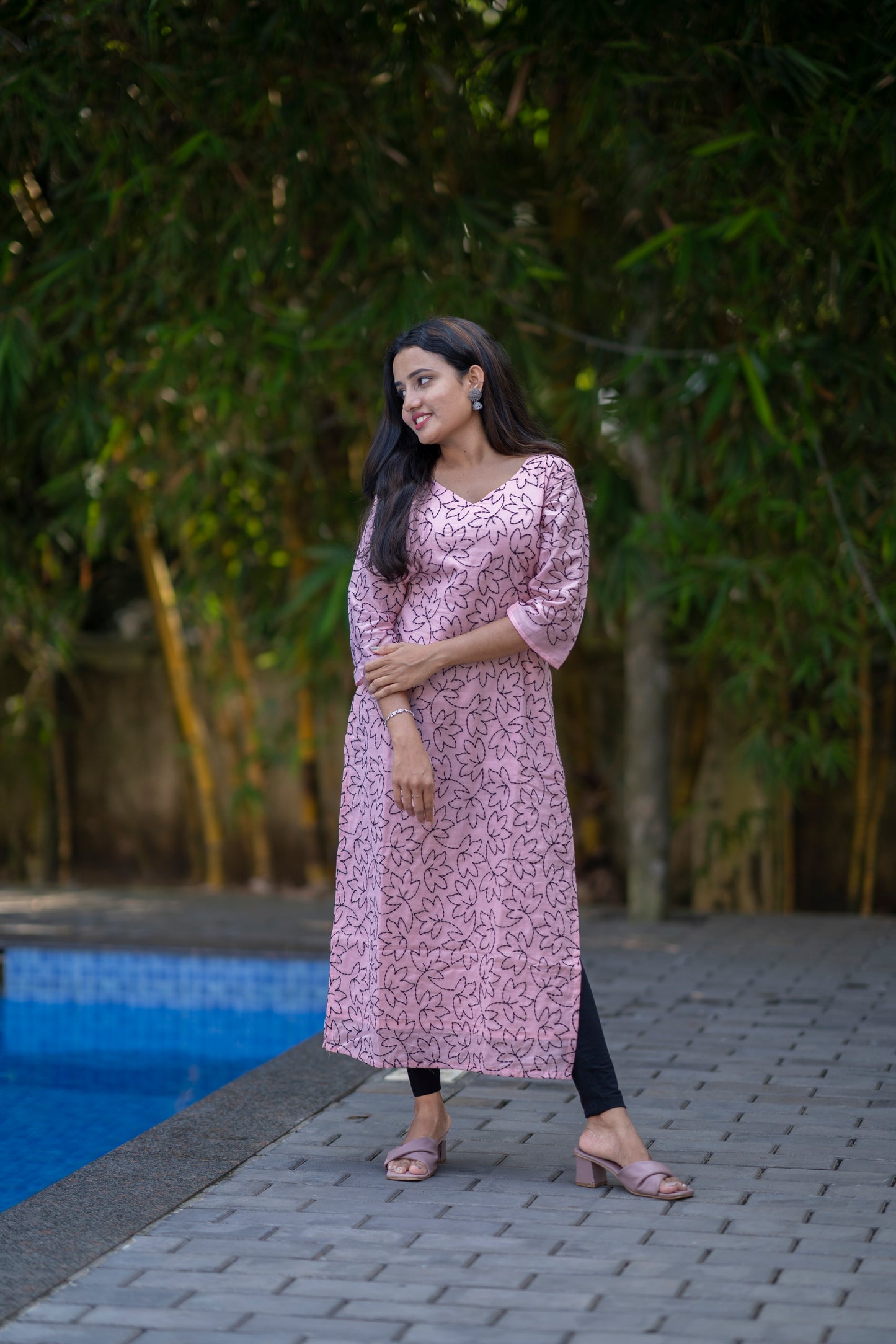 Pink mul cotton kurti with all over thread embroidery MBS-507