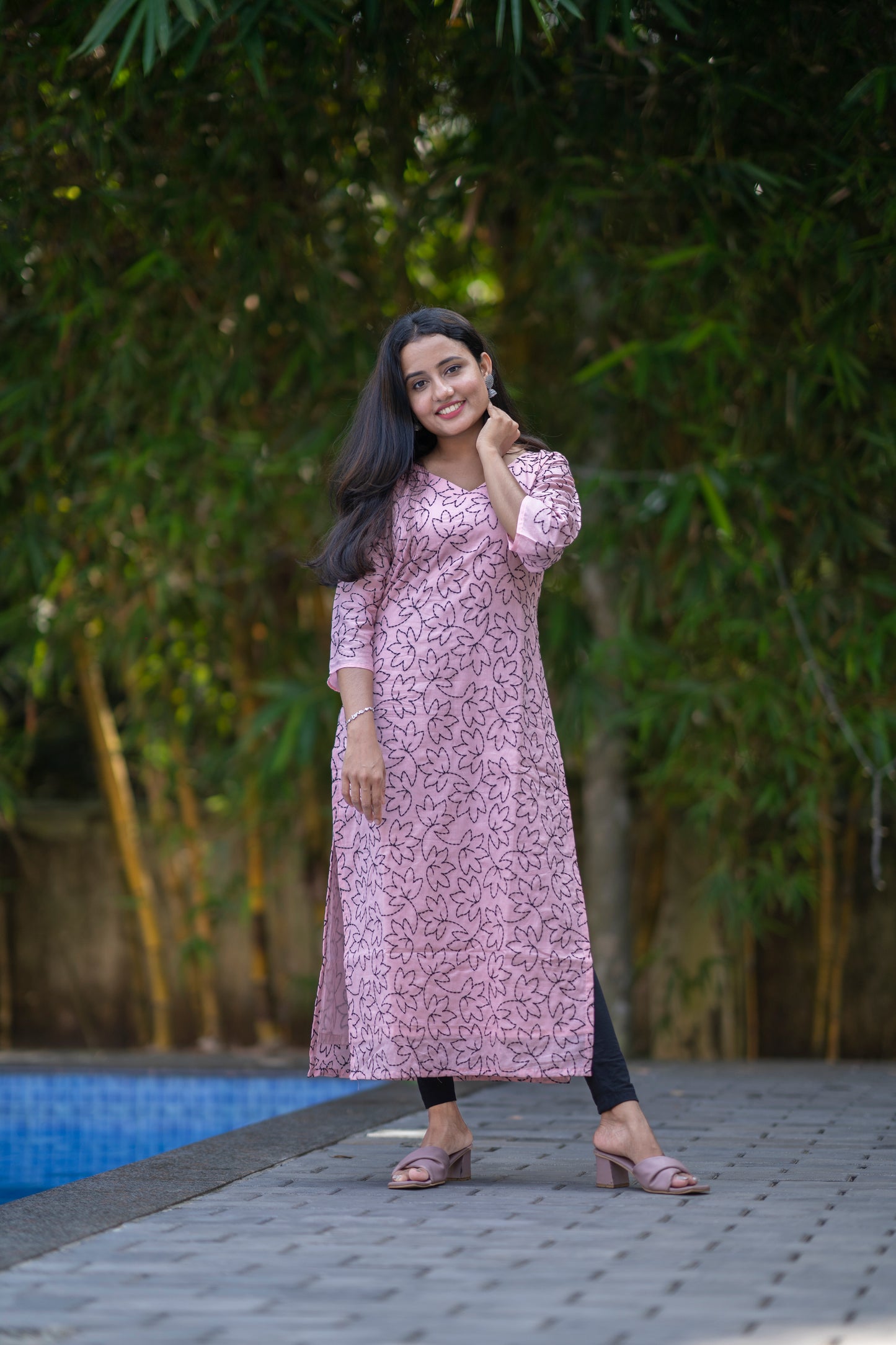 Pink mul cotton kurti with all over thread embroidery MBS-507