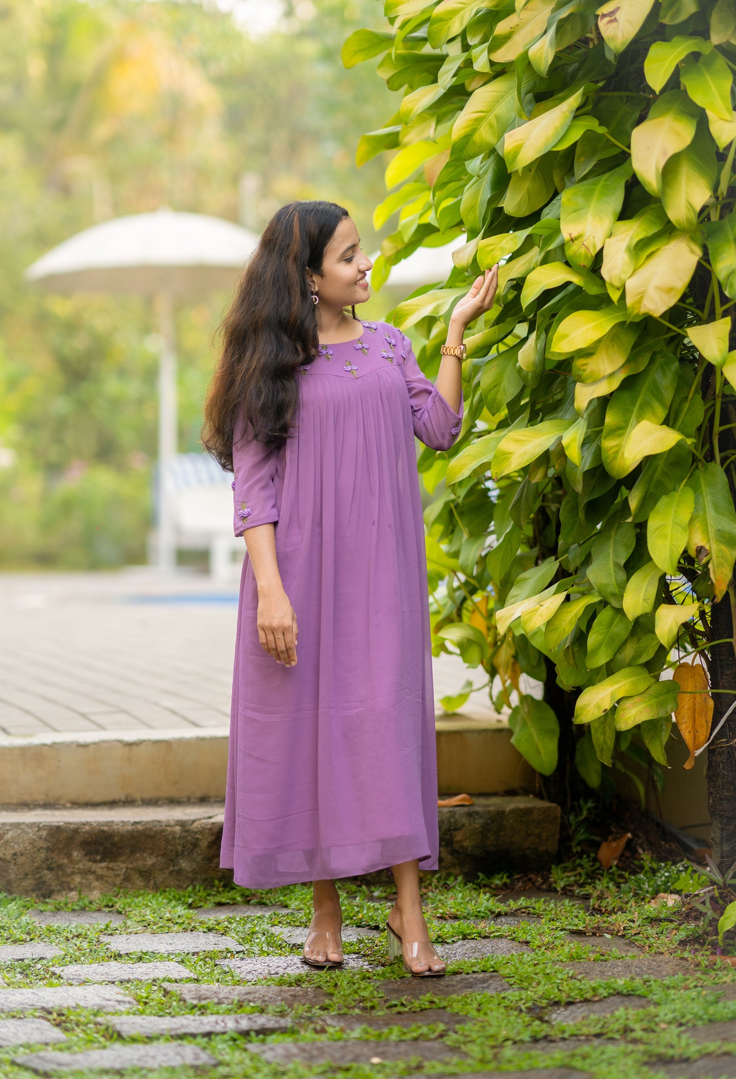 Dusty lavender georgette kurti with floral thread embroidery detailings on neck and sleeves MBS-506