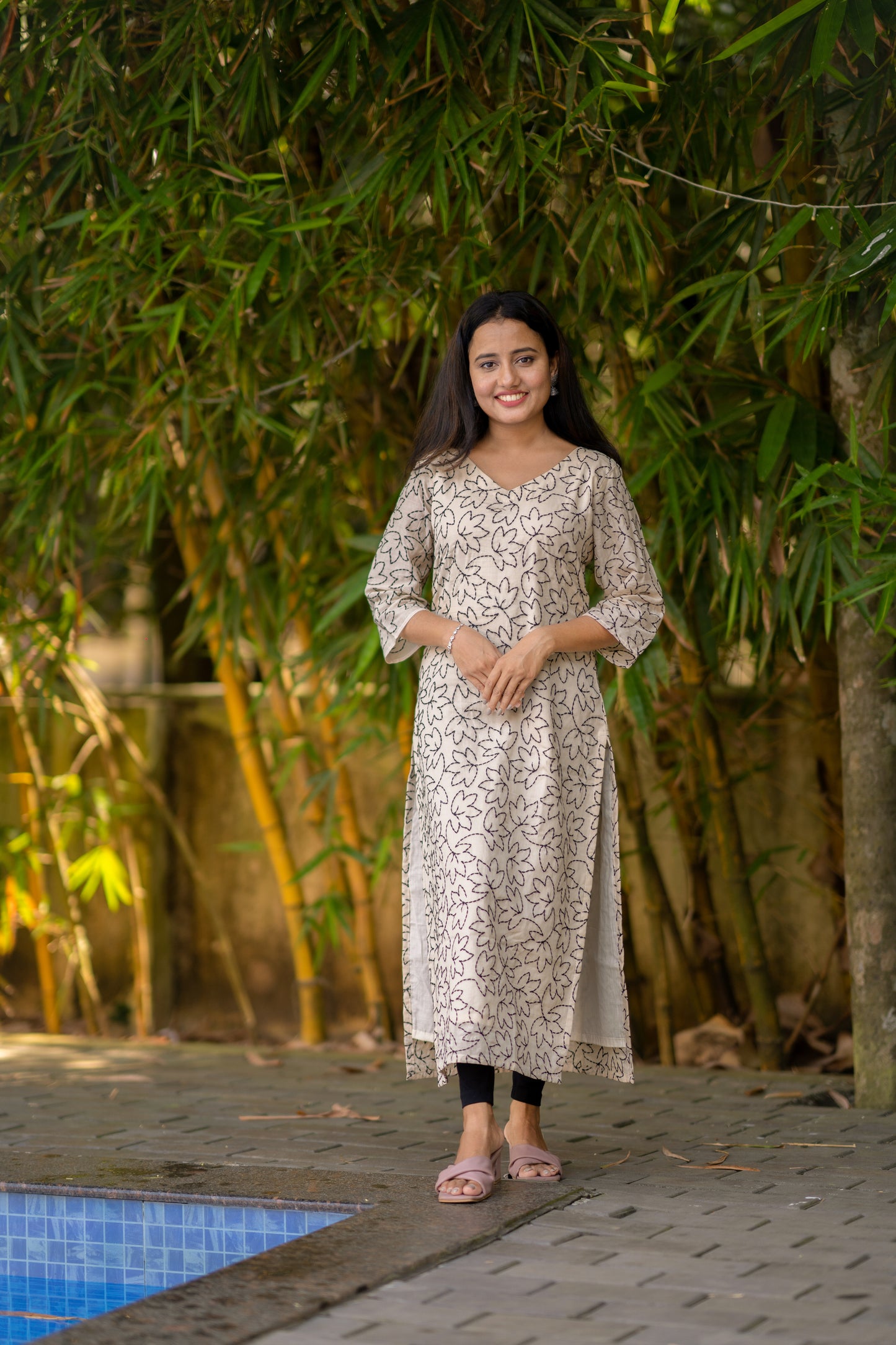 Ivory mul cotton kurti with all over thread embroidery MBS-508