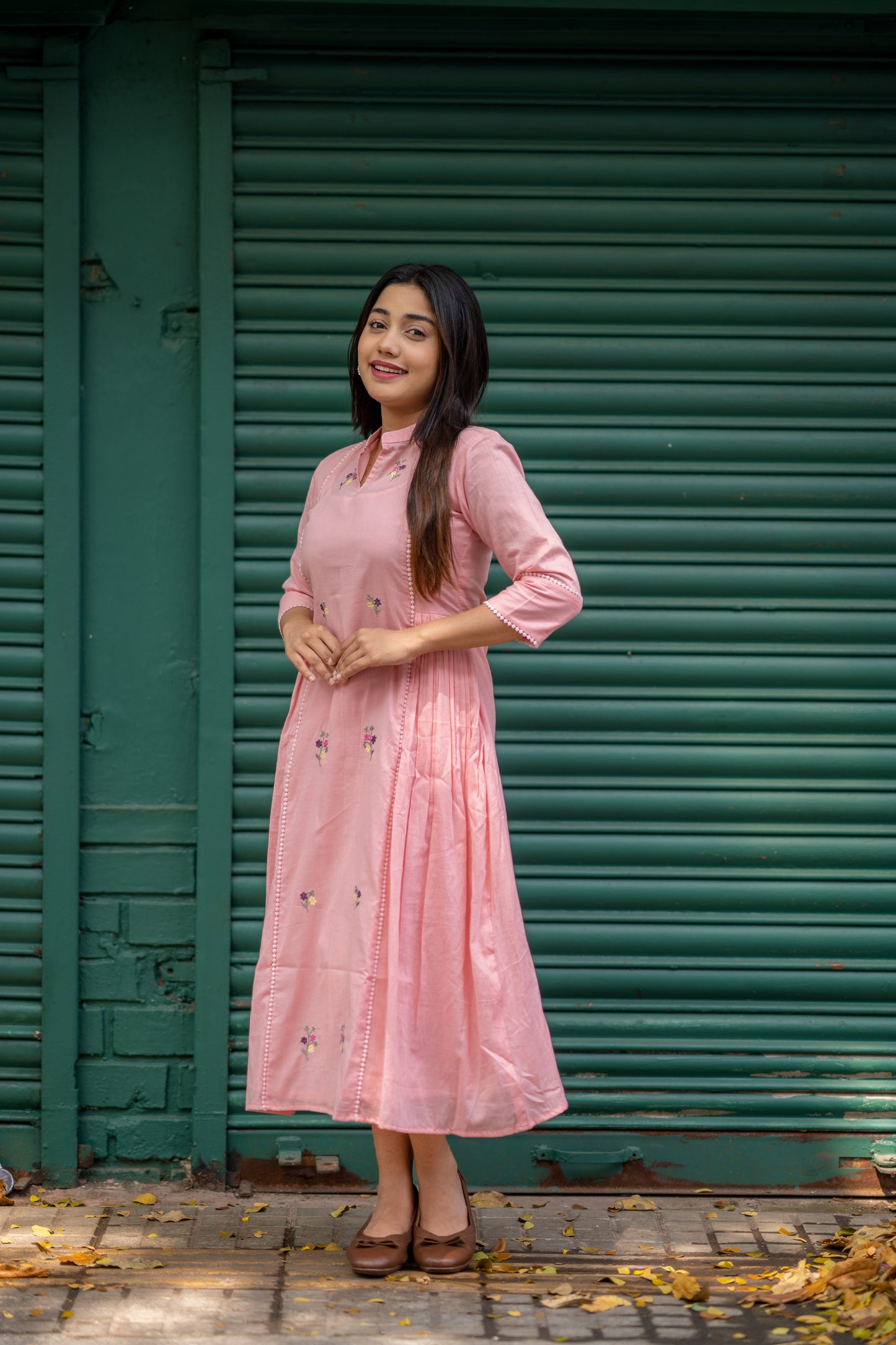 Pink shaded soft mul cotton kurti with floral embroidery deatilings along with side gathers MBS-531