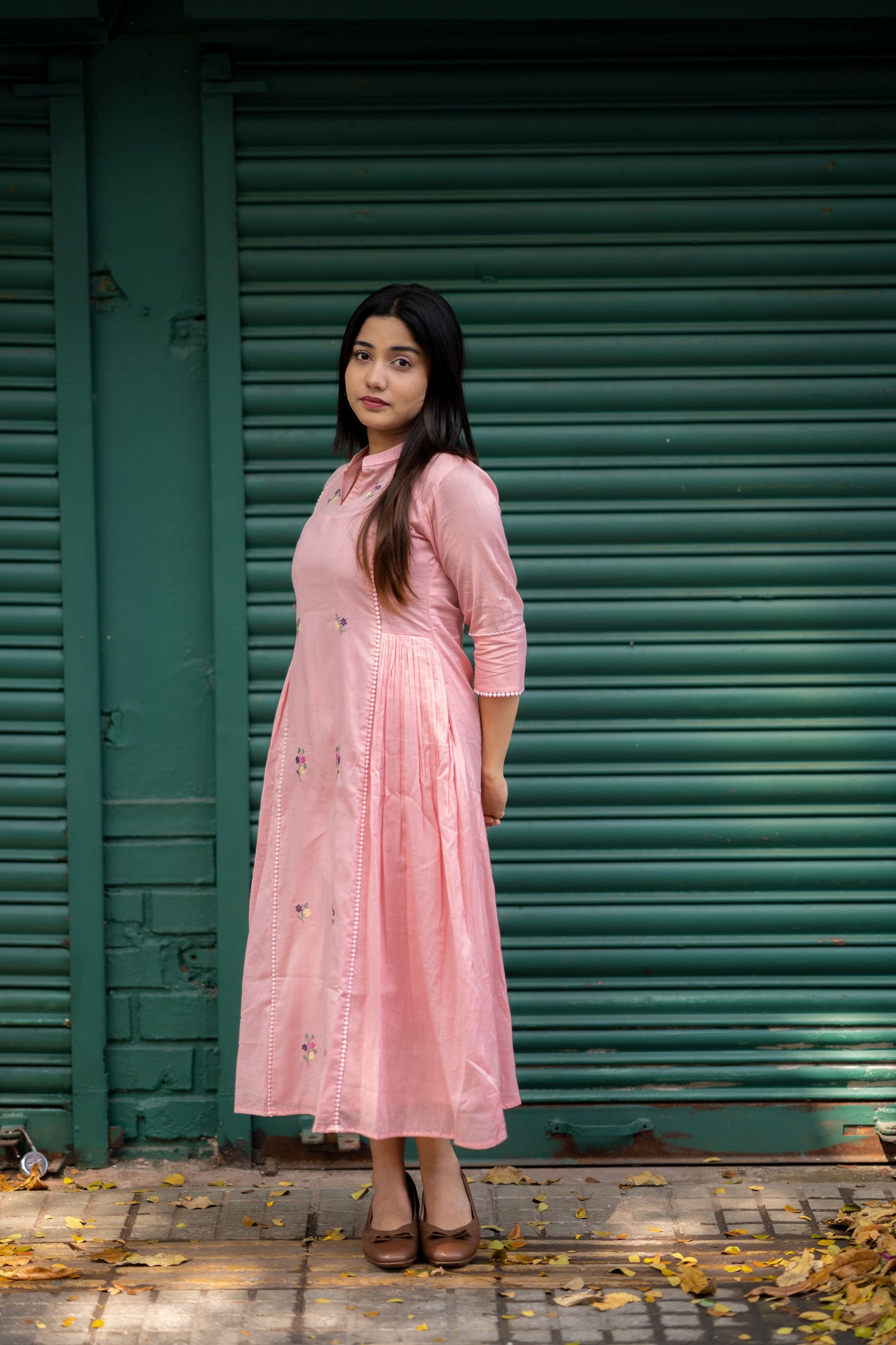 Pink shaded soft mul cotton kurti with floral embroidery deatilings along with side gathers MBS-531