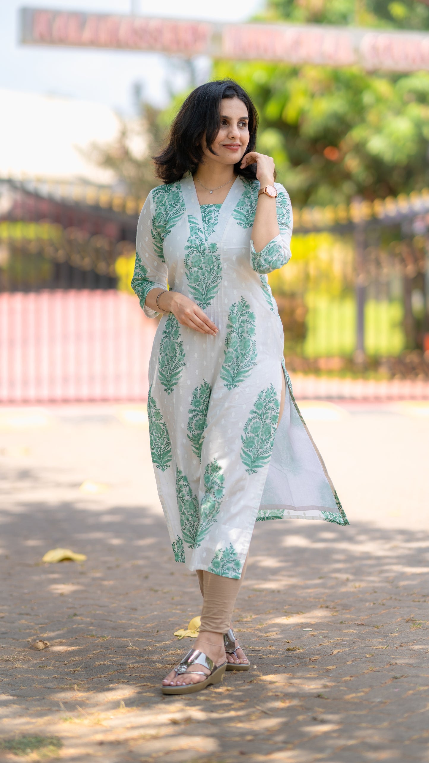 Pure soft mul cotton lining kurti with all over floral fable chintz motifs in white base MBS-342
