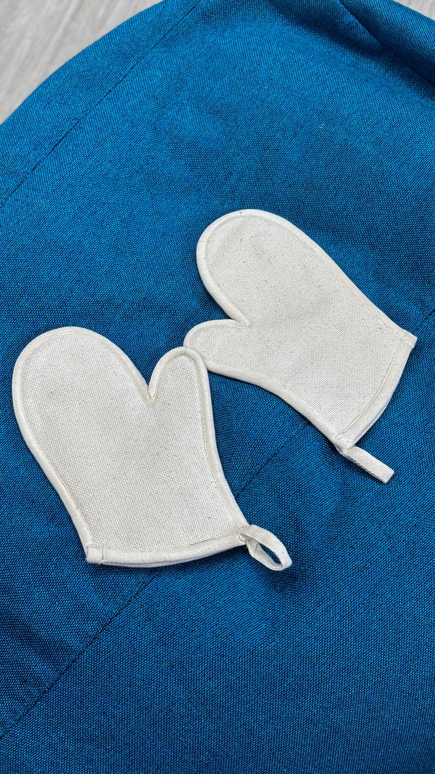 Cream Oven mitts in heavy jute fabric set of 2