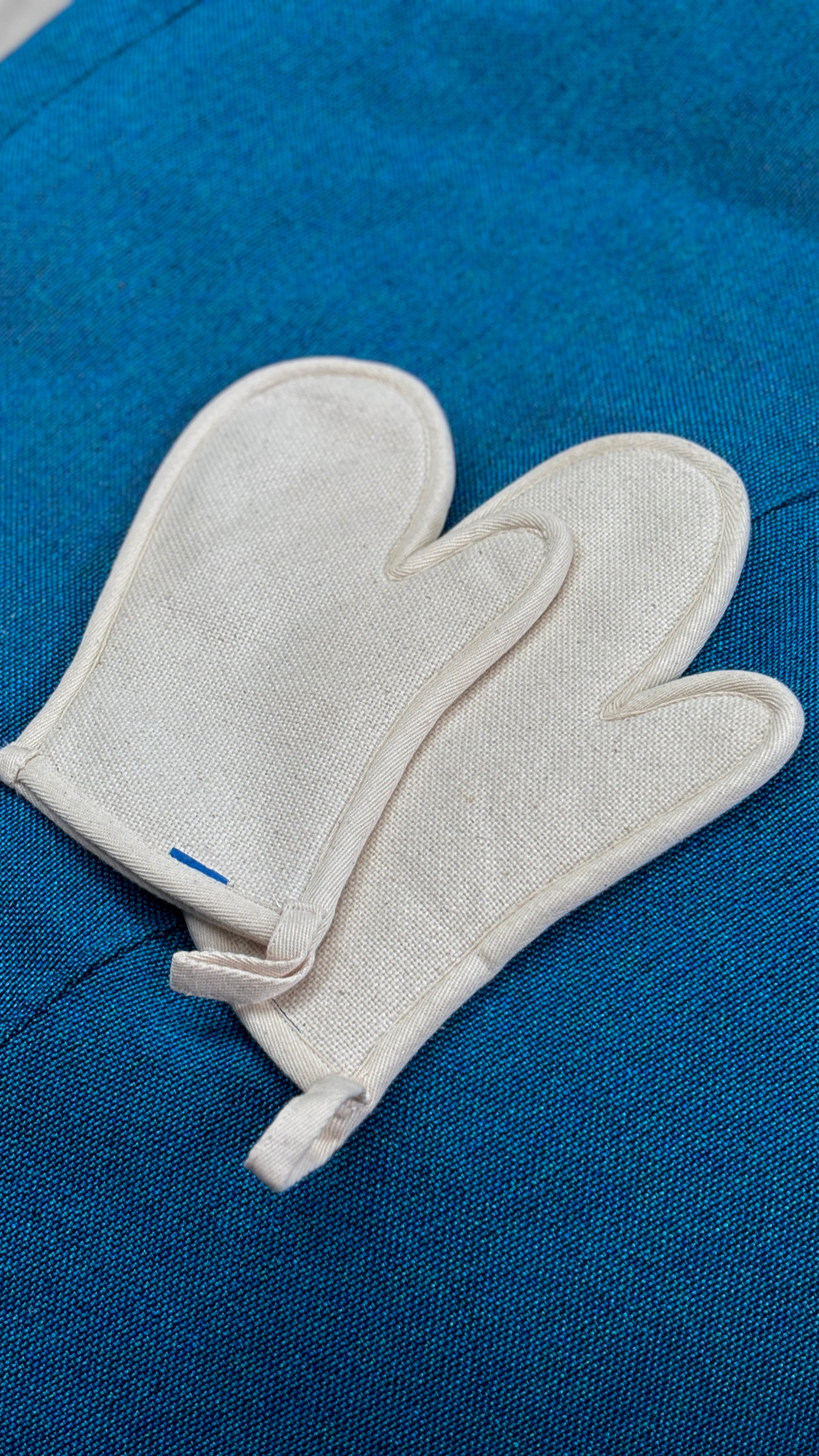 Cream Oven mitts in heavy jute fabric set of 2