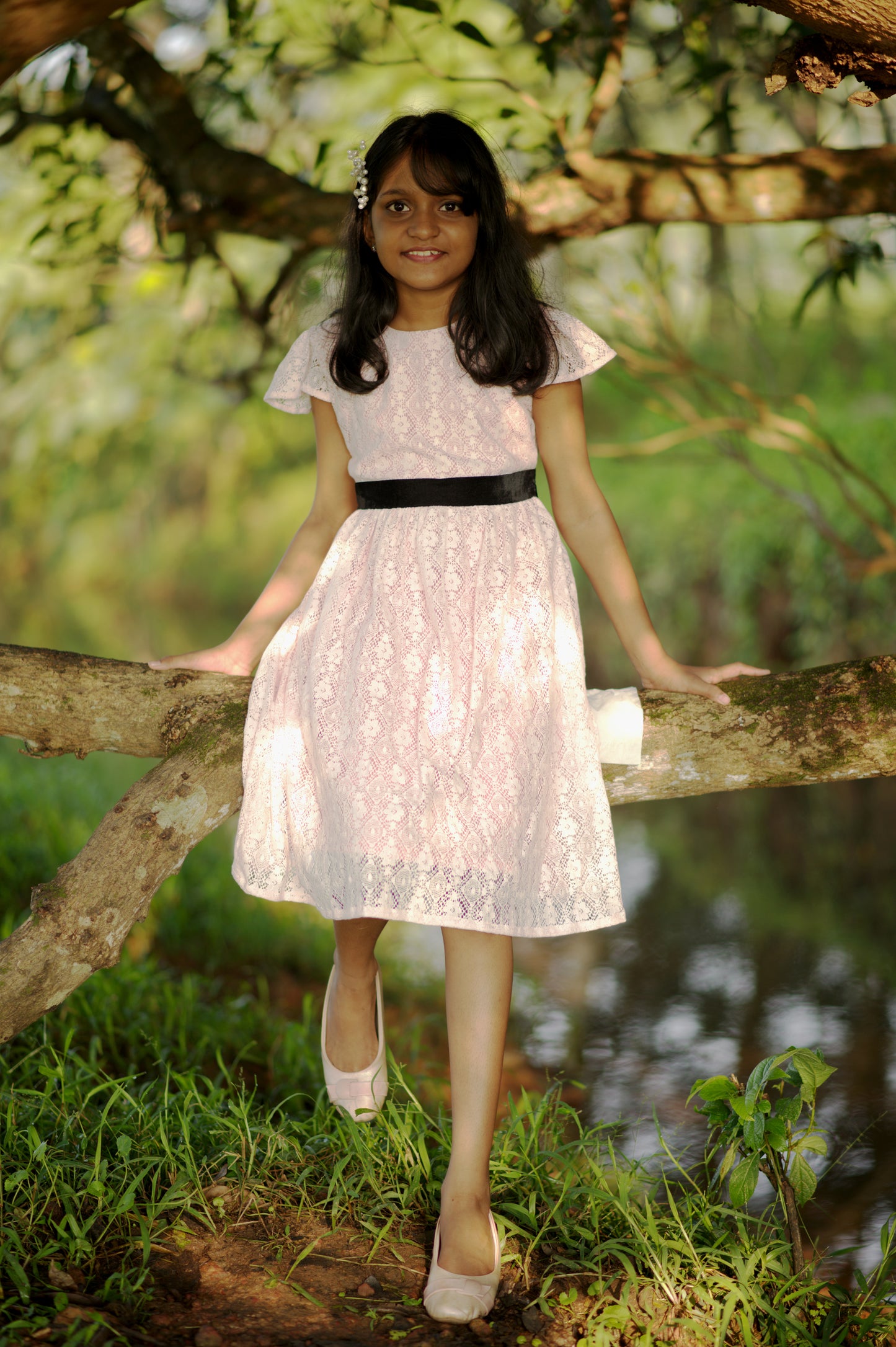 Kids lace frock in baby pink shade
